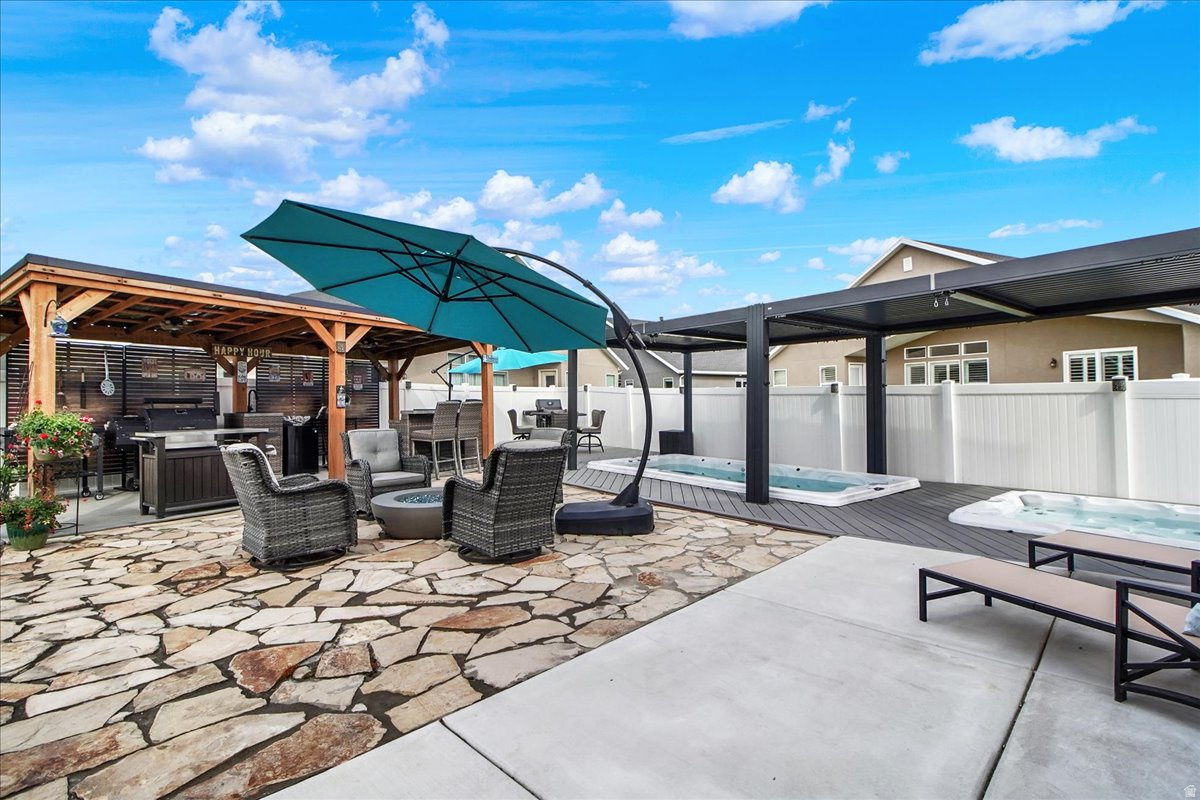 RIVERSIDE PLACE - Residential