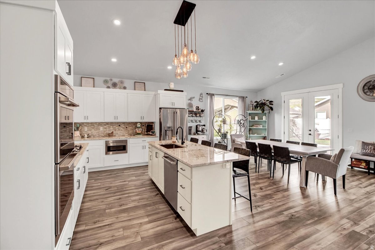 RIVERSIDE PLACE - Residential