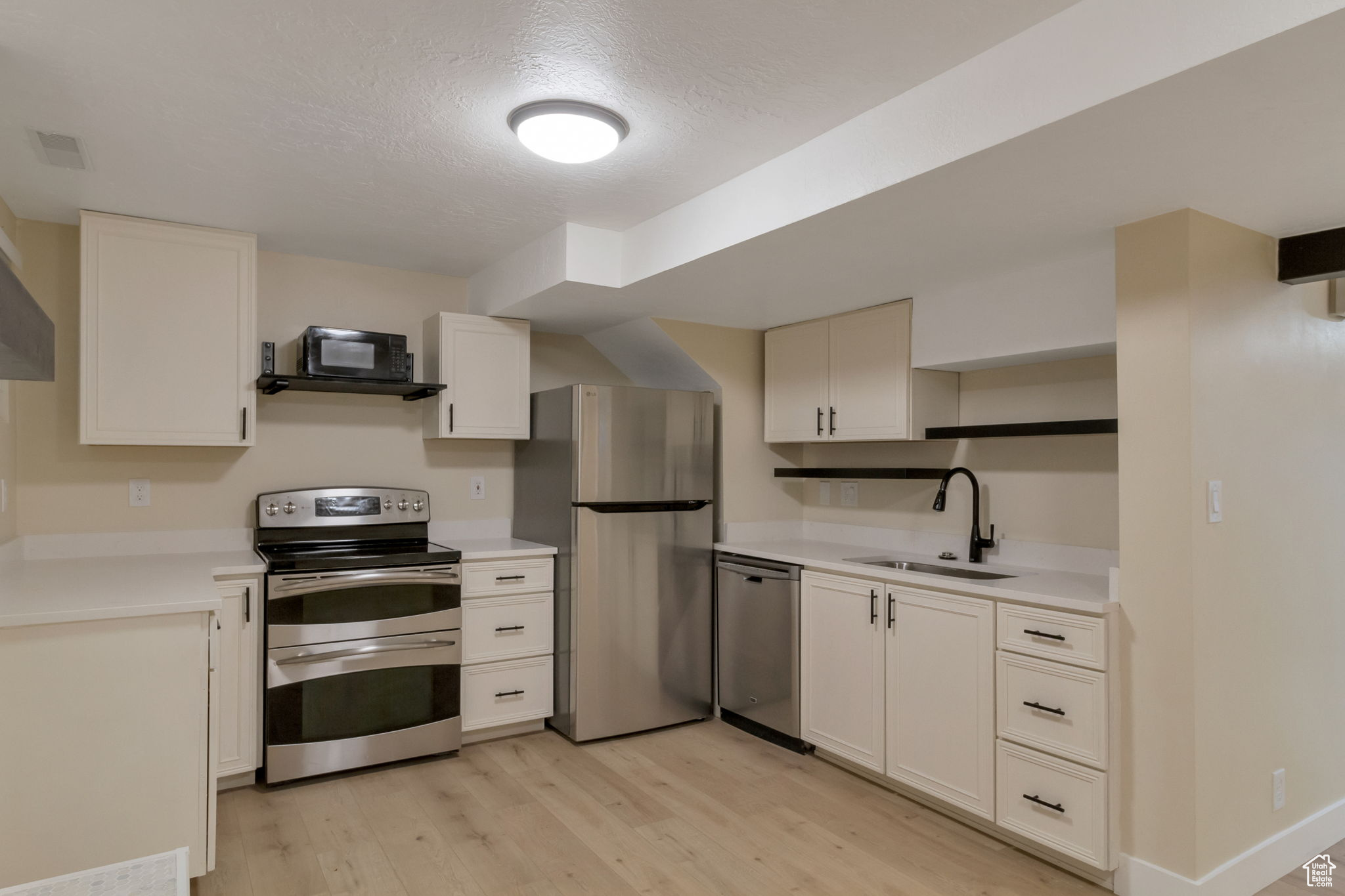OAKRIDGE VILLAGE #7 - Residential