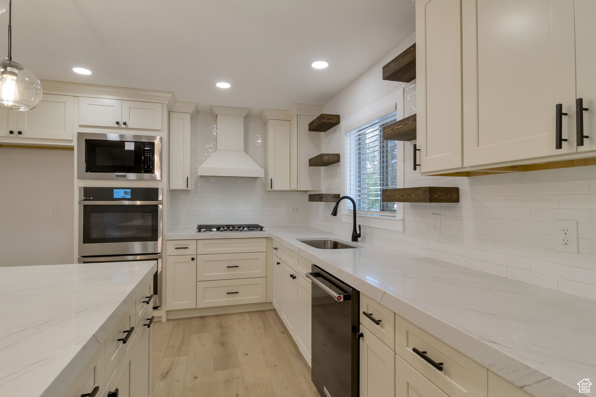 OAKRIDGE VILLAGE #7 - Residential