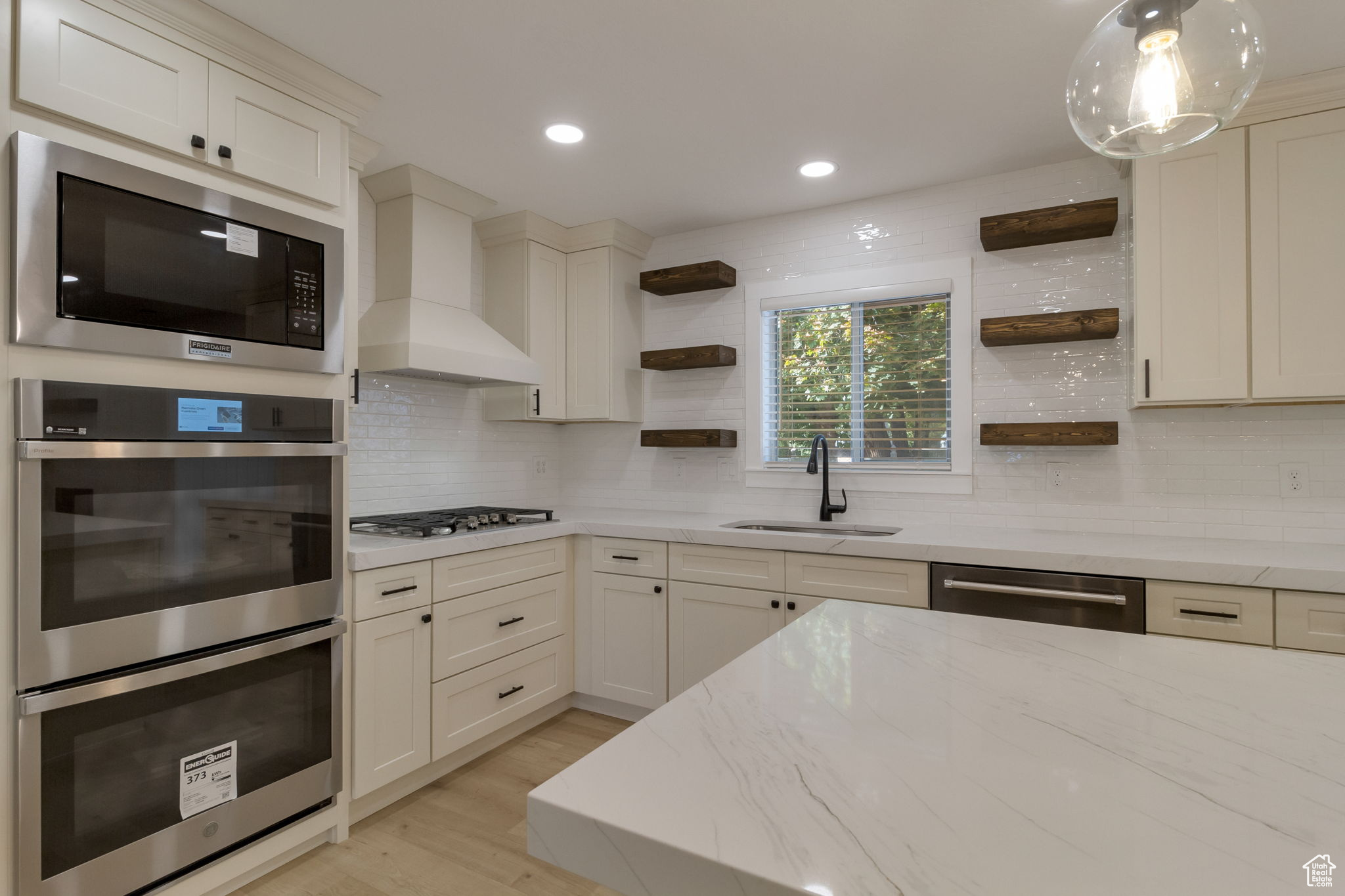 OAKRIDGE VILLAGE #7 - Residential