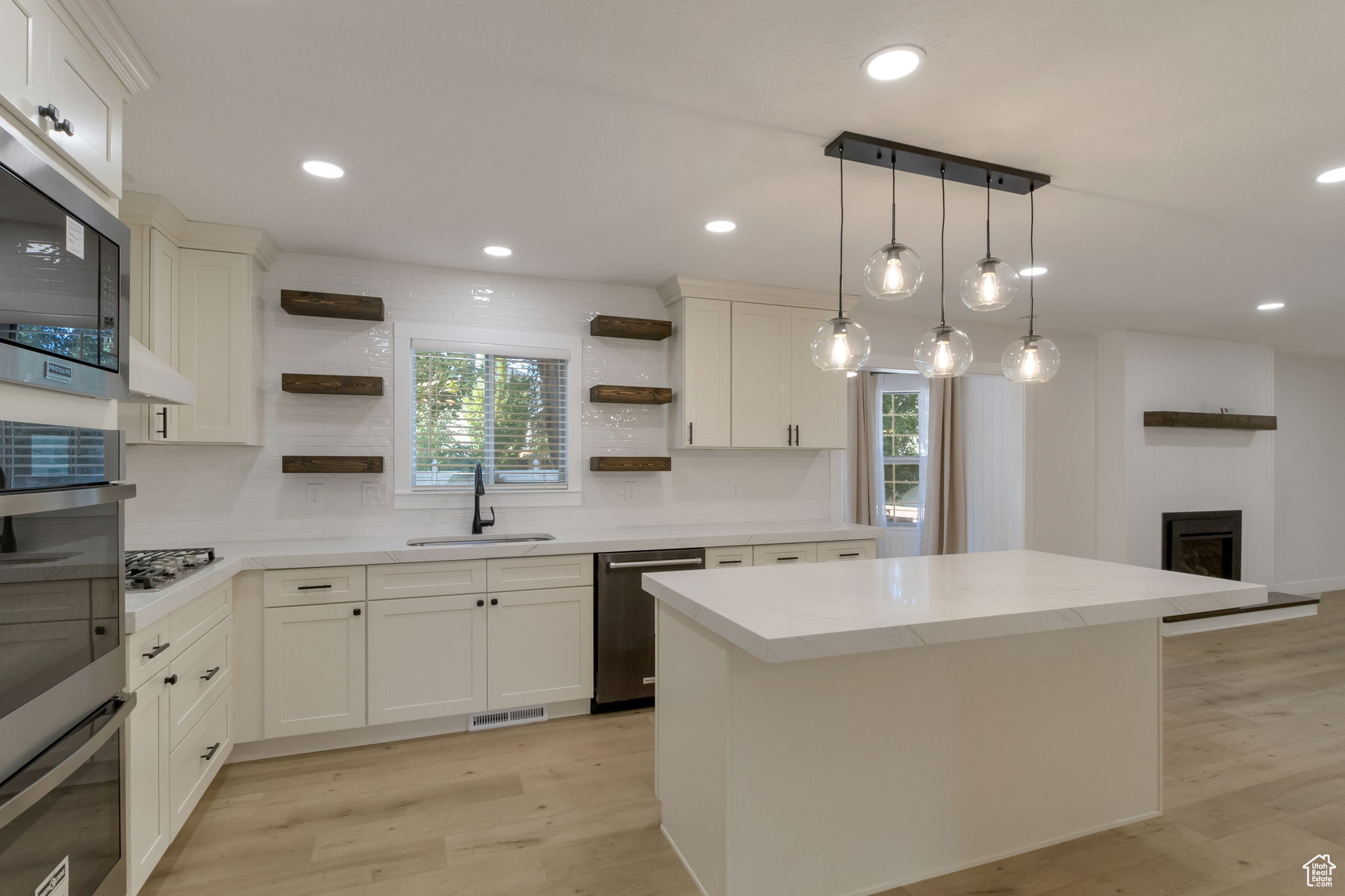 OAKRIDGE VILLAGE #7 - Residential