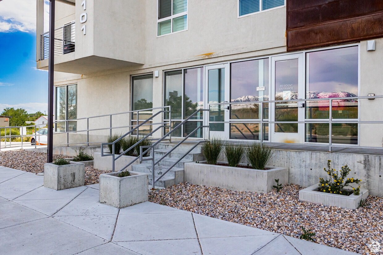 FALCON RIDGE CONDOMINIUMS - Residential