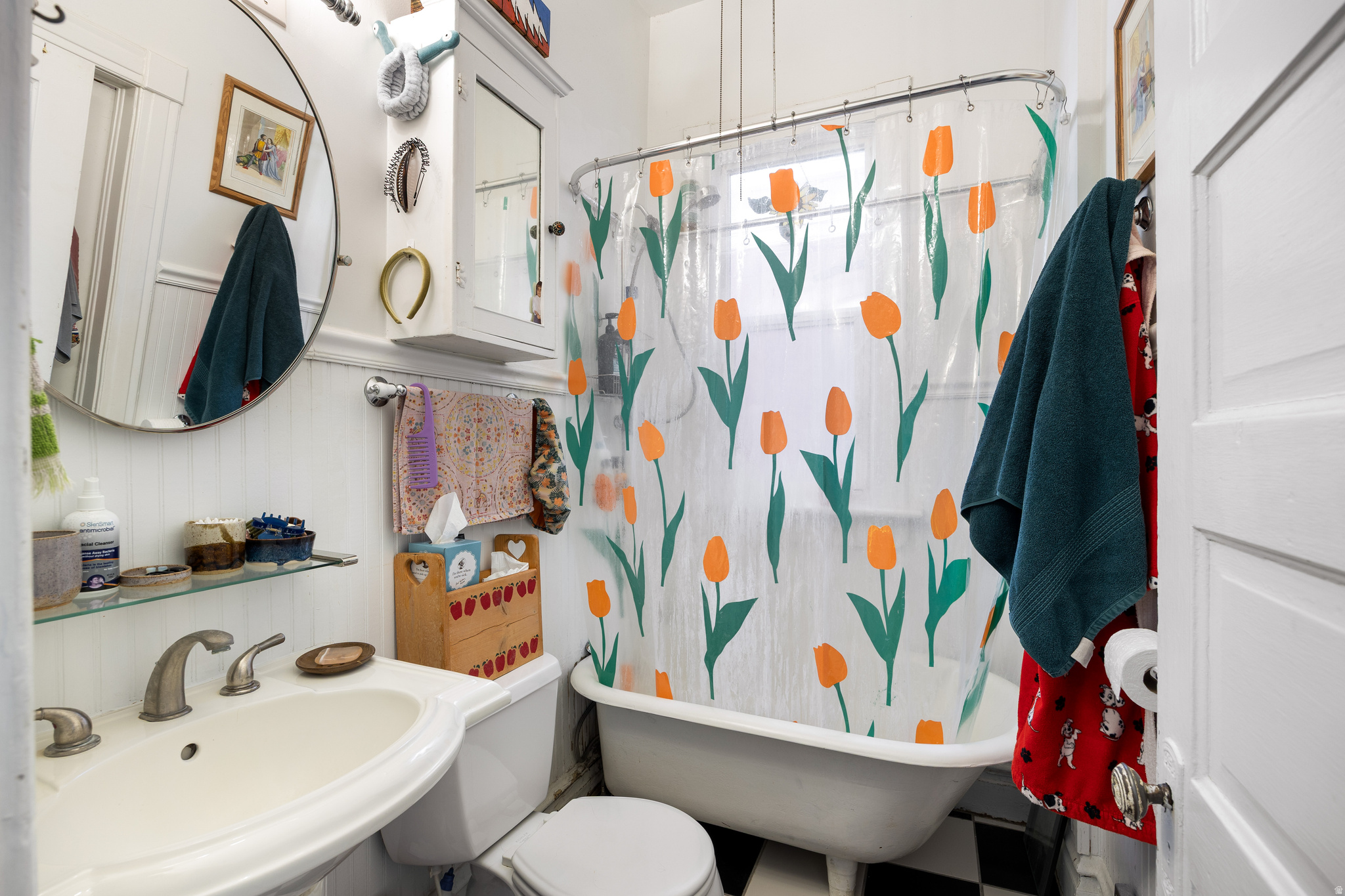 Main image without alt text