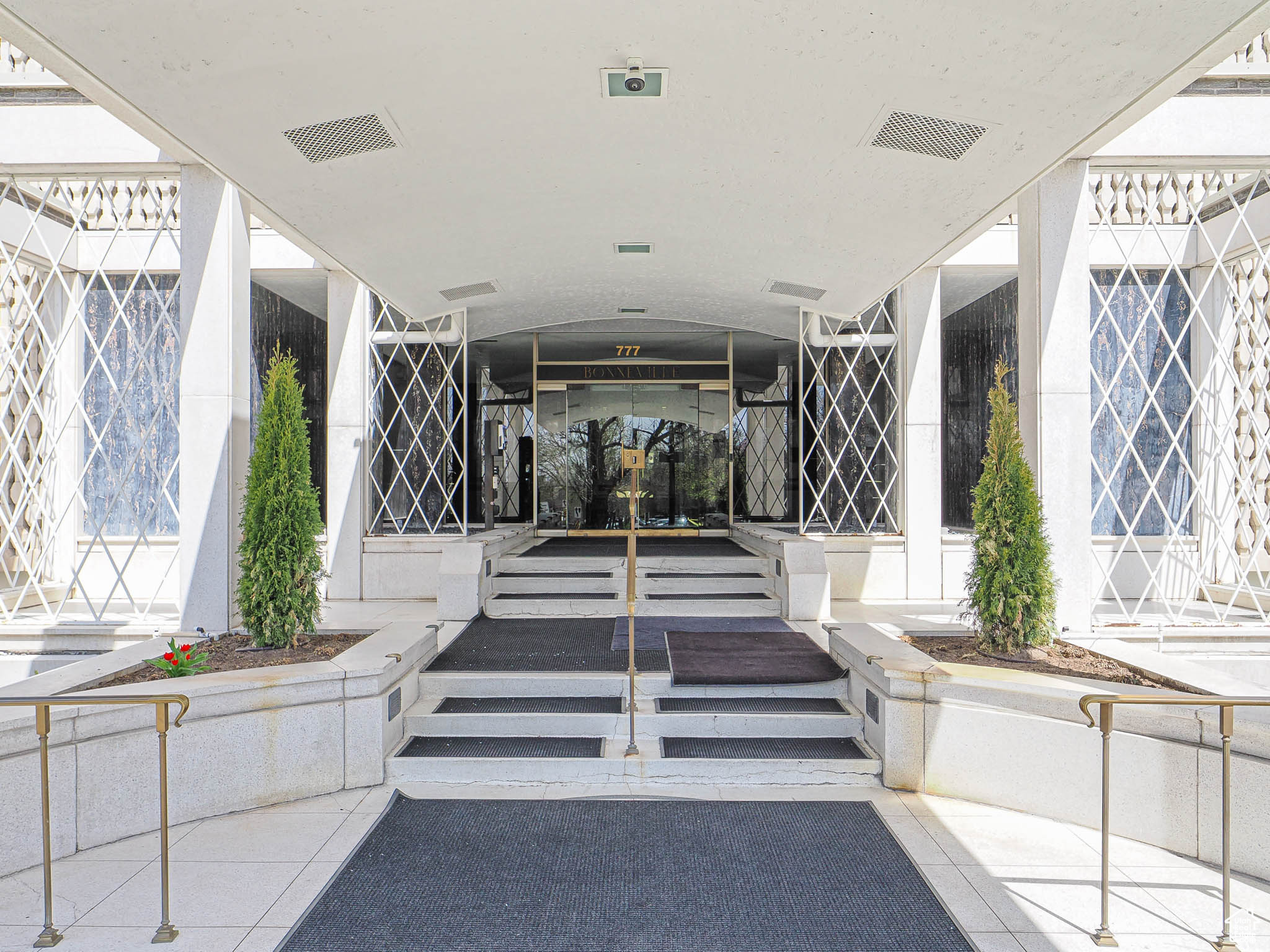 BONNEVILLE TOWER - Residential