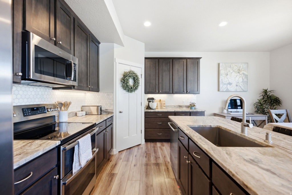 Photo of 5164 W NEWBRIDGE LN, Herriman, UT 84096 (MLS # 2184171)