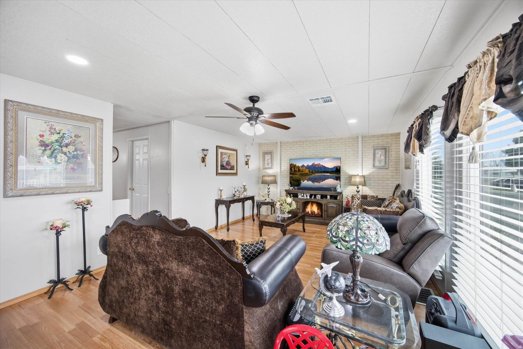 WINDSOR ESTATES - Residential