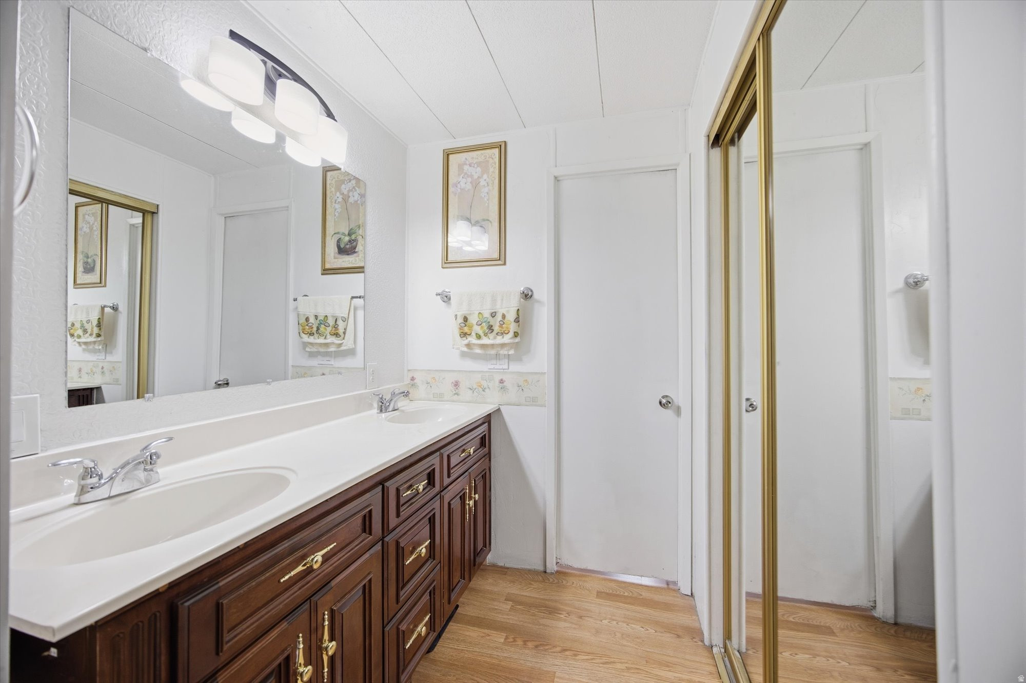 WINDSOR ESTATES - Residential