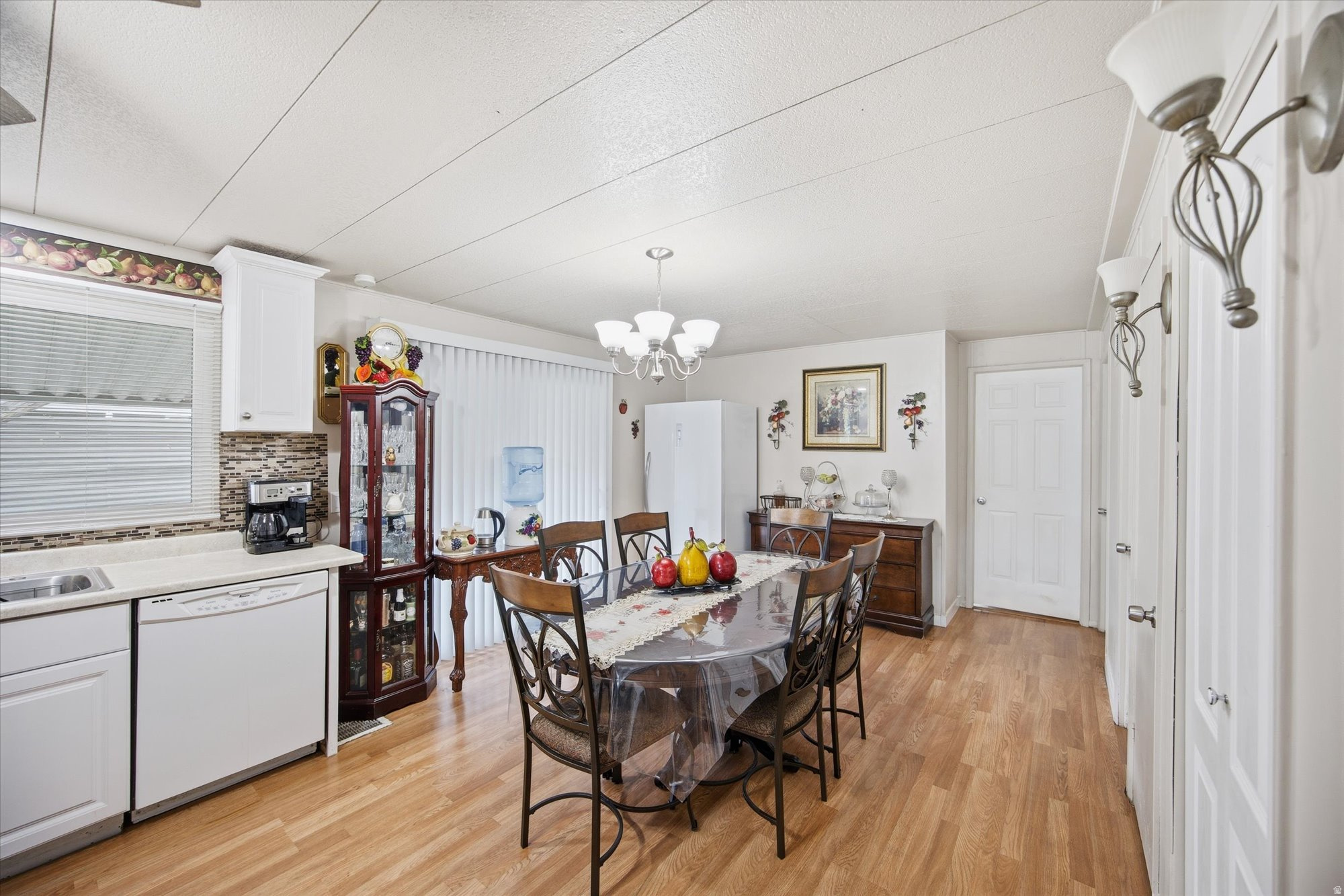 WINDSOR ESTATES - Residential