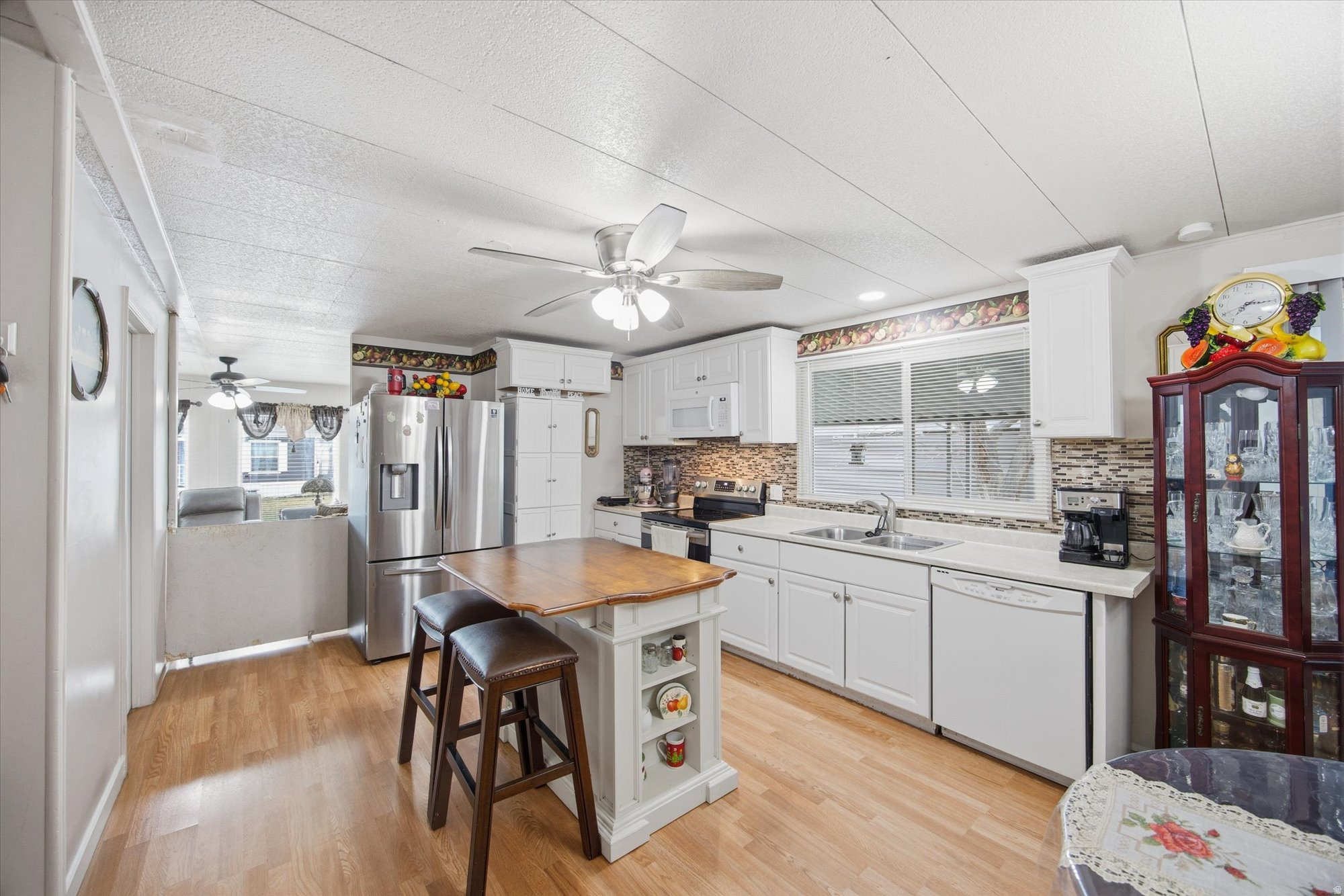 WINDSOR ESTATES - Residential