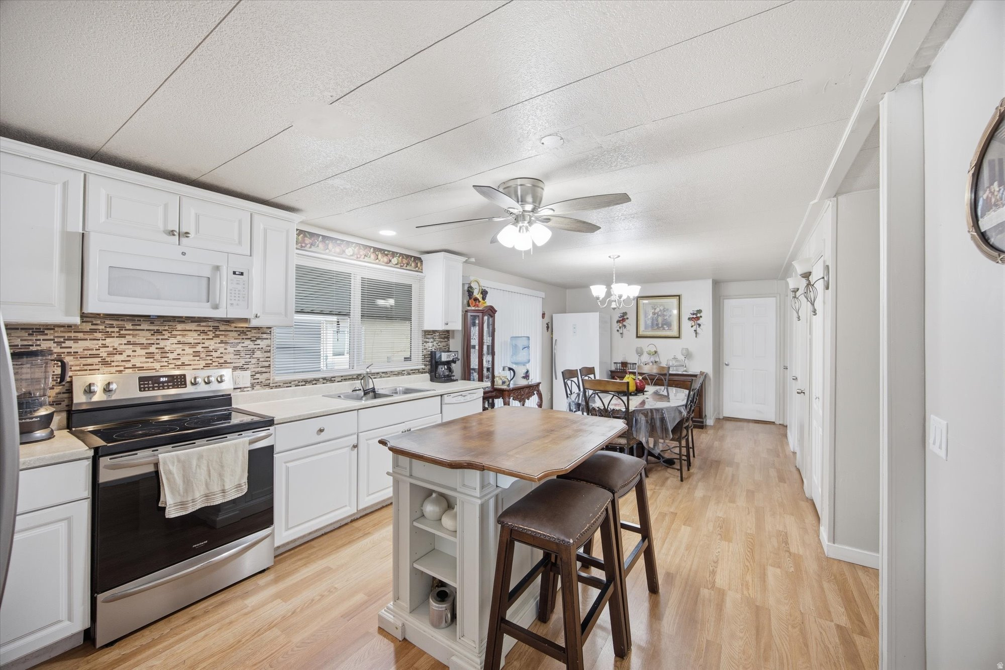 WINDSOR ESTATES - Residential