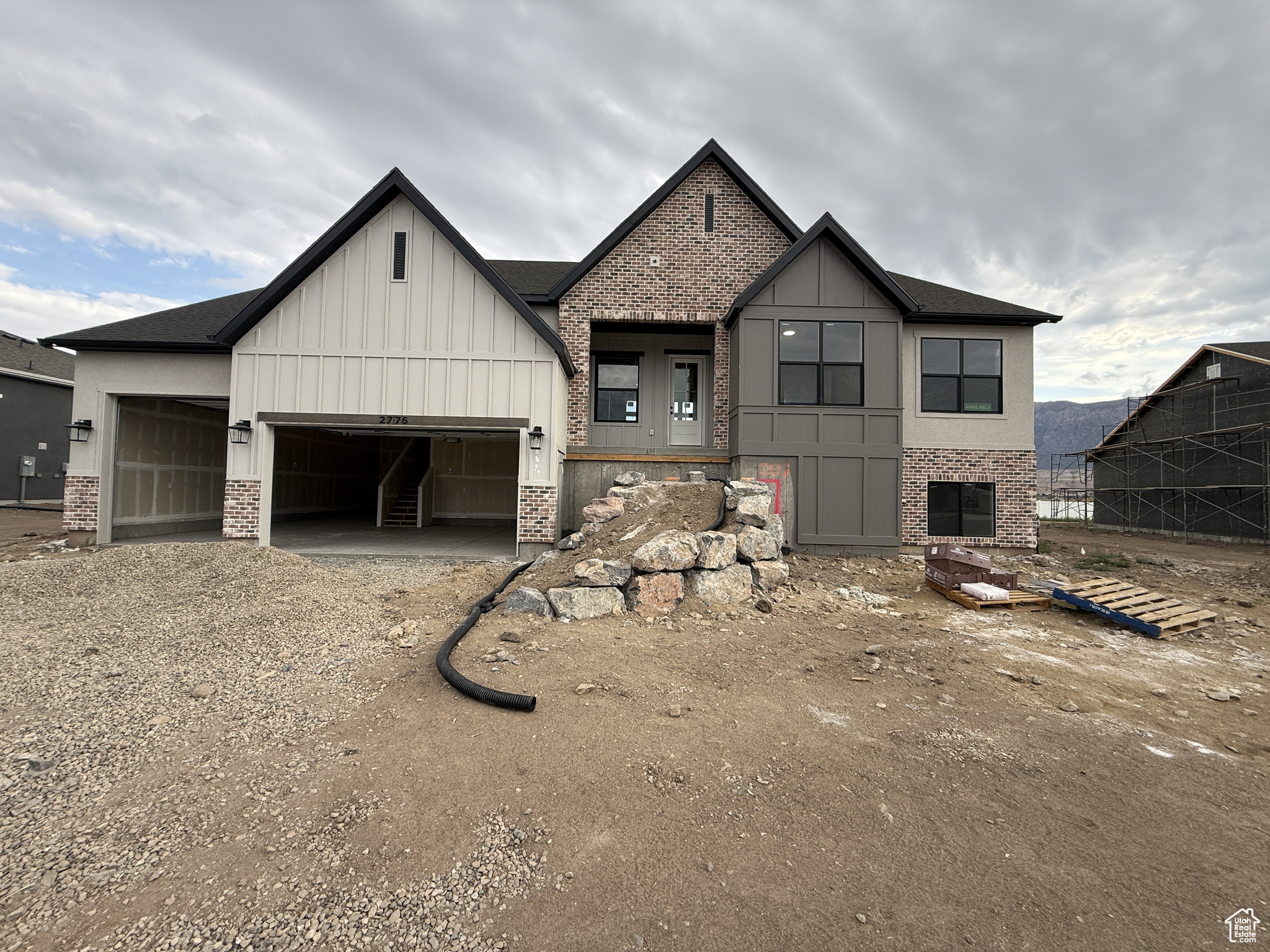 2776 N 3225 W 207