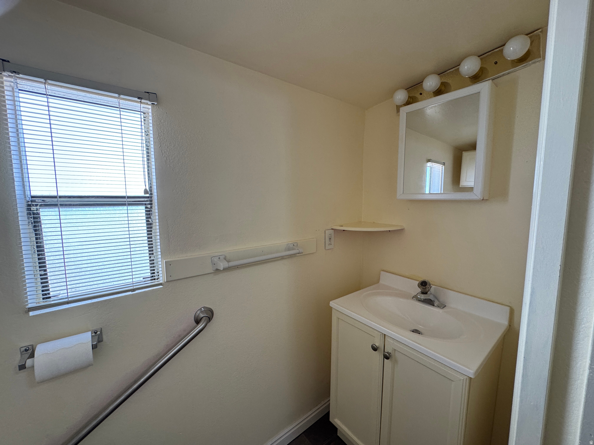 CANYON BREEZE RV RESORT - Residential