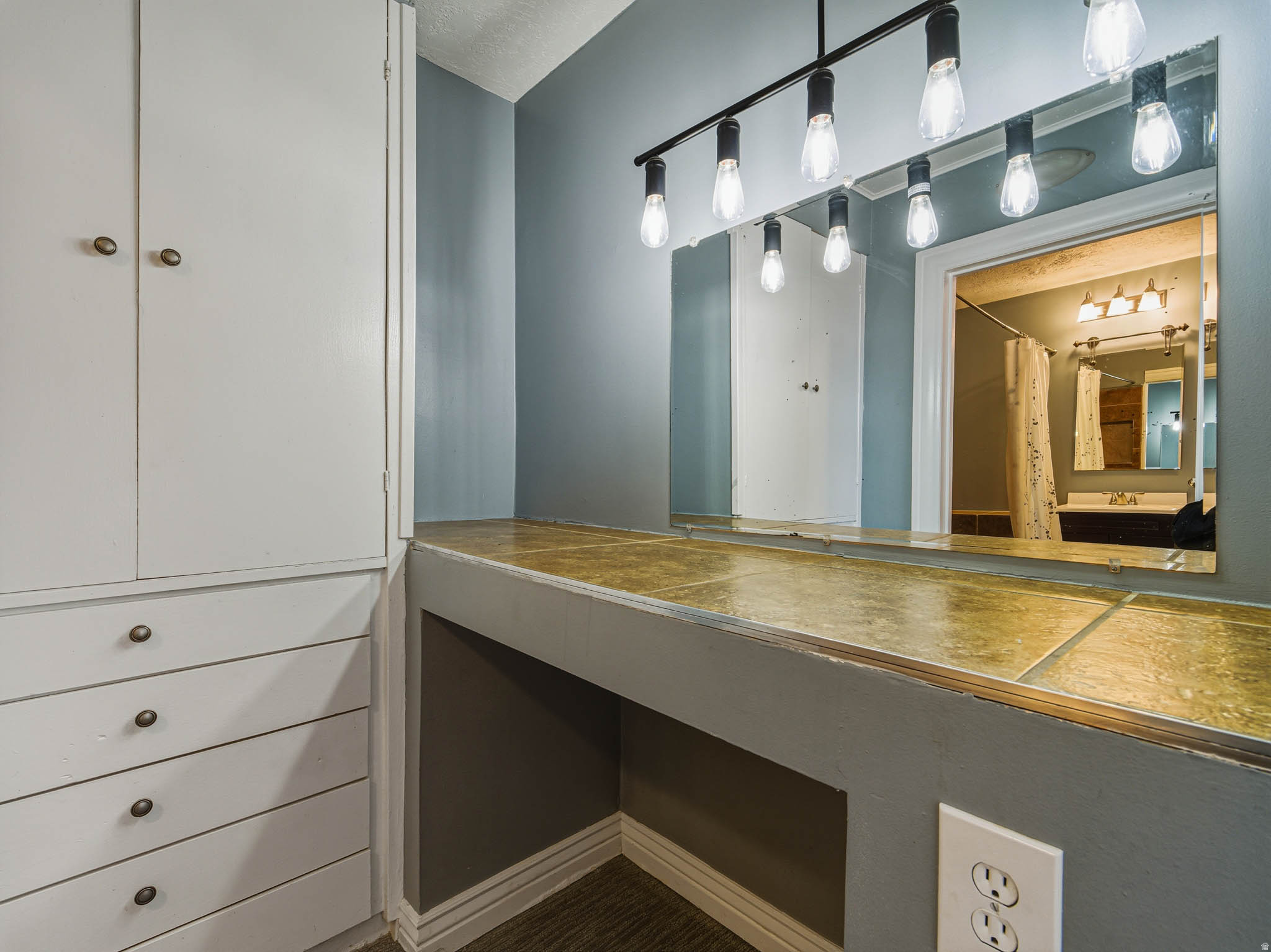 THE AVENUES - Residential