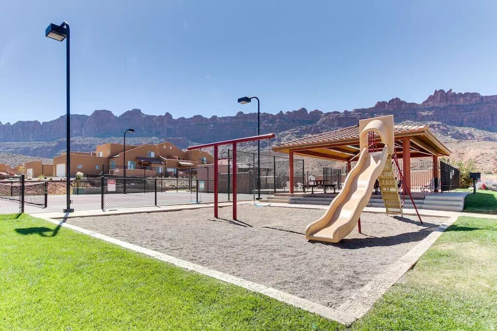RIM VILLAGE VISTA - Residential