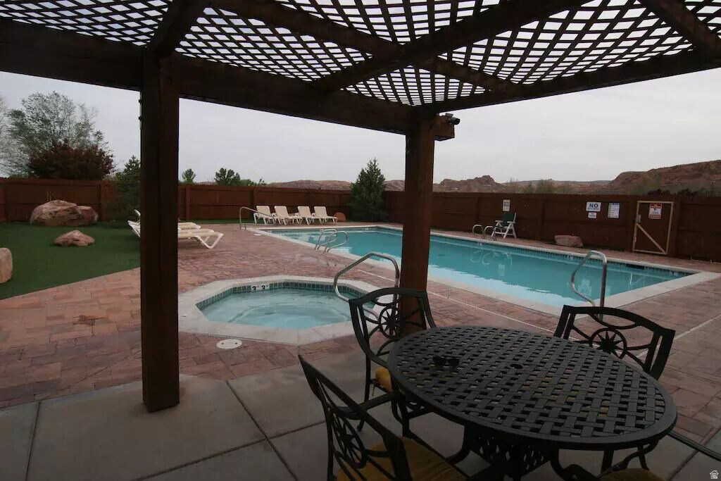 RIM VILLAGE VISTA - Residential