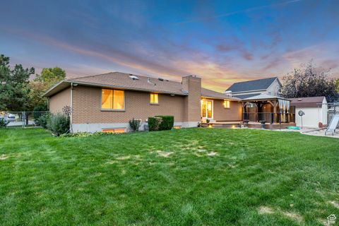 Tiny photo for 2246 W COUNTRY BEND DR S #25, South Jordan, UT 84095 (MLS # 2115131)