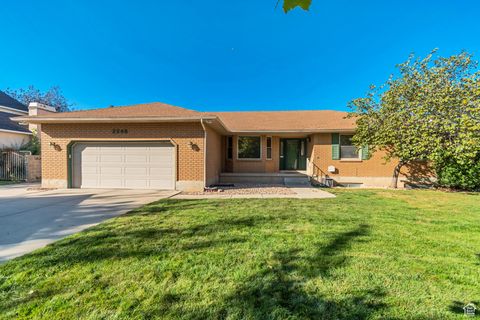 Photo of 2246 W COUNTRY BEND DR S #25, South Jordan, UT 84095 (MLS # 2115131)