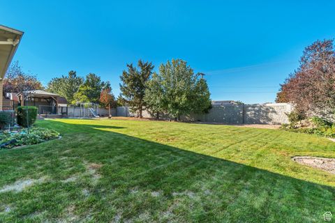 Tiny photo for 2246 W COUNTRY BEND DR S #25, South Jordan, UT 84095 (MLS # 2115131)