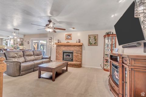 Tiny photo for 2246 W COUNTRY BEND DR S #25, South Jordan, UT 84095 (MLS # 2115131)
