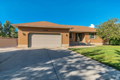 Tiny photo for 2246 W COUNTRY BEND DR S #25, South Jordan, UT 84095 (MLS # 2115131)