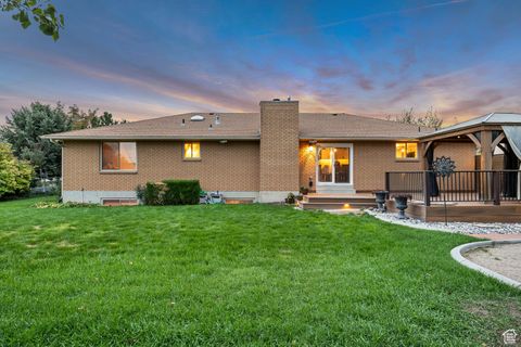 Tiny photo for 2246 W COUNTRY BEND DR S #25, South Jordan, UT 84095 (MLS # 2115131)
