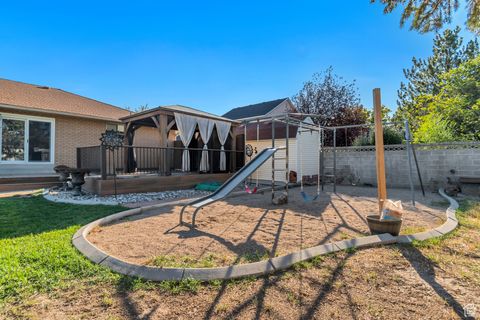 Tiny photo for 2246 W COUNTRY BEND DR S #25, South Jordan, UT 84095 (MLS # 2115131)
