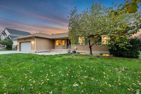 Tiny photo for 2246 W COUNTRY BEND DR S #25, South Jordan, UT 84095 (MLS # 2115131)