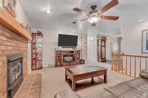 Tiny photo for 2246 W COUNTRY BEND DR S #25, South Jordan, UT 84095 (MLS # 2115131)