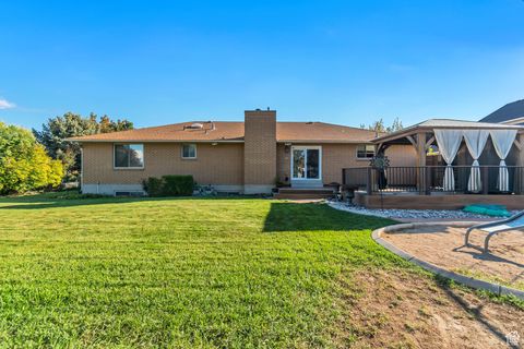 Tiny photo for 2246 W COUNTRY BEND DR S #25, South Jordan, UT 84095 (MLS # 2115131)