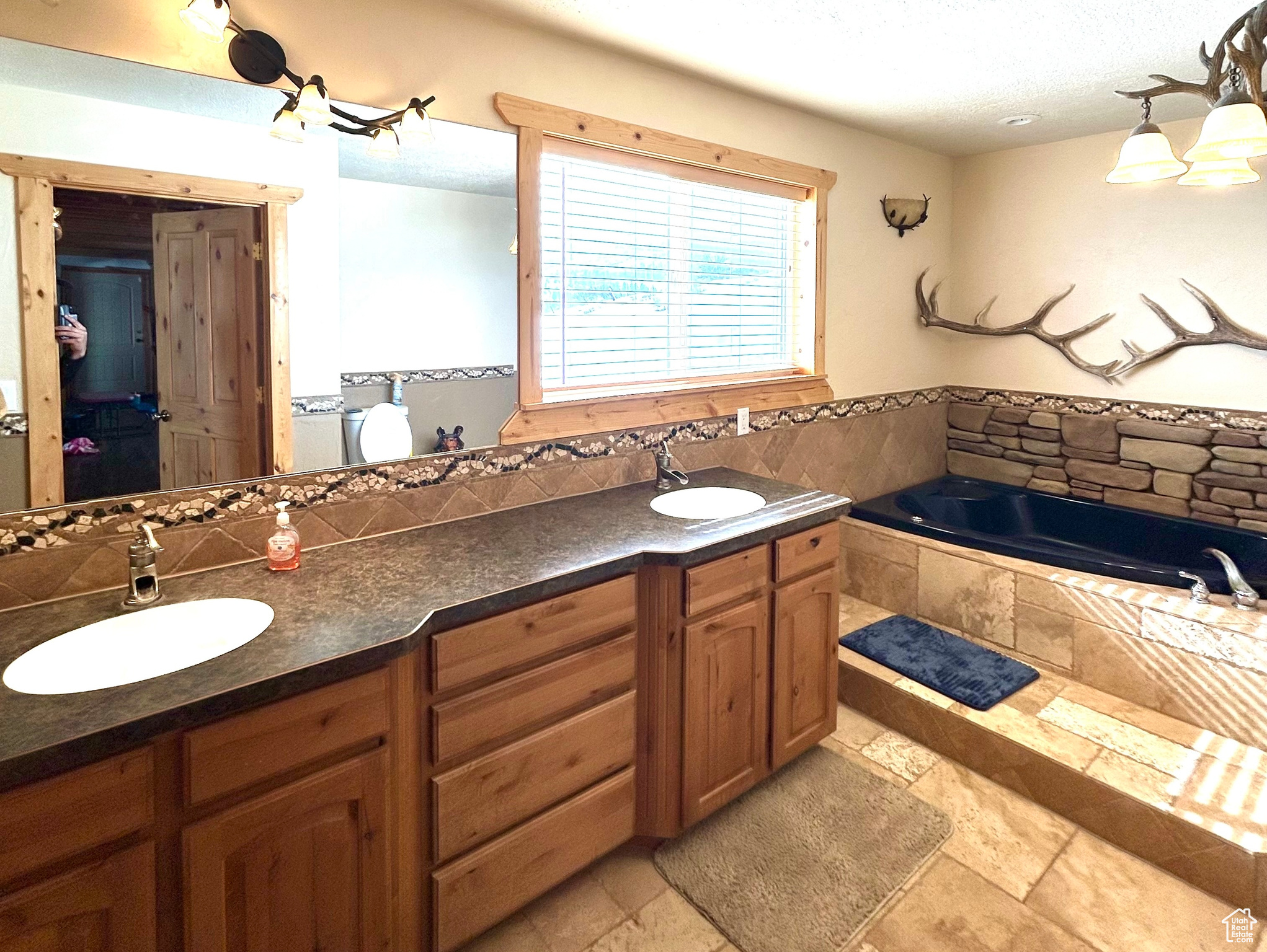 1515 S Mahogany Dr, Garden City, Utah image 18