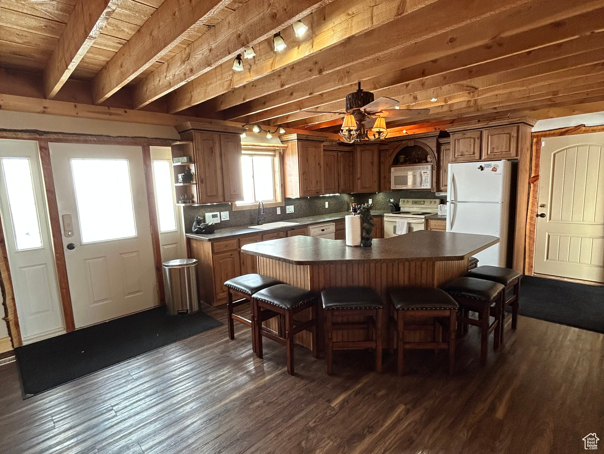 1515 S Mahogany Dr, Garden City, Utah image 6