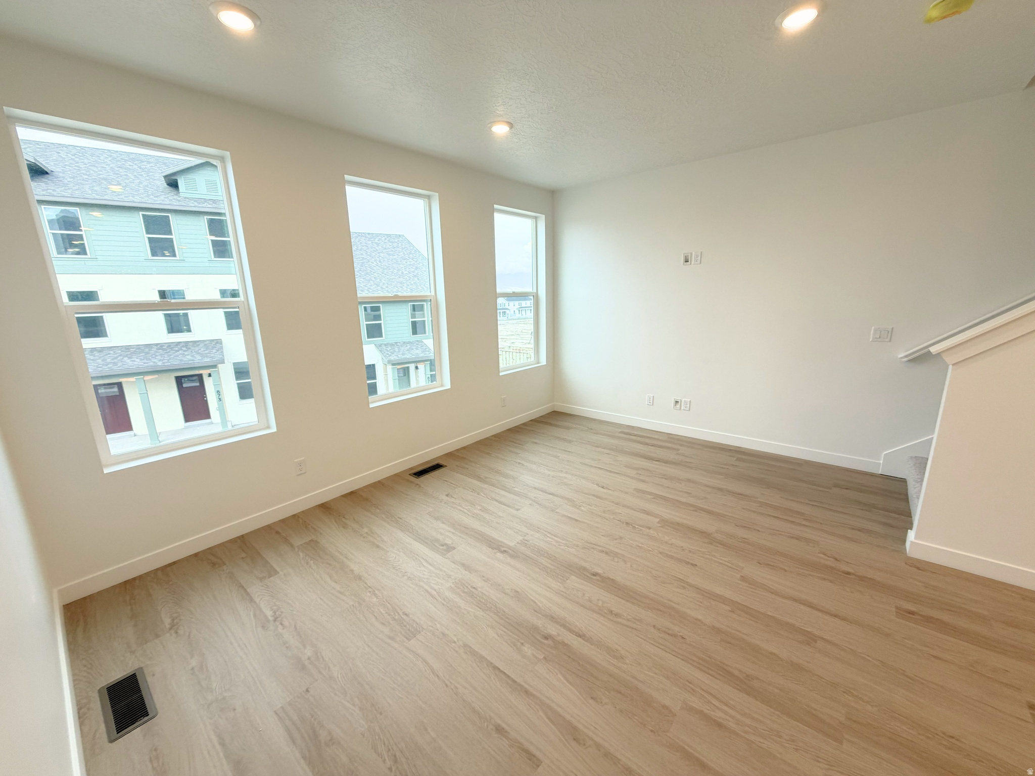 BEACON POINTE - Residential