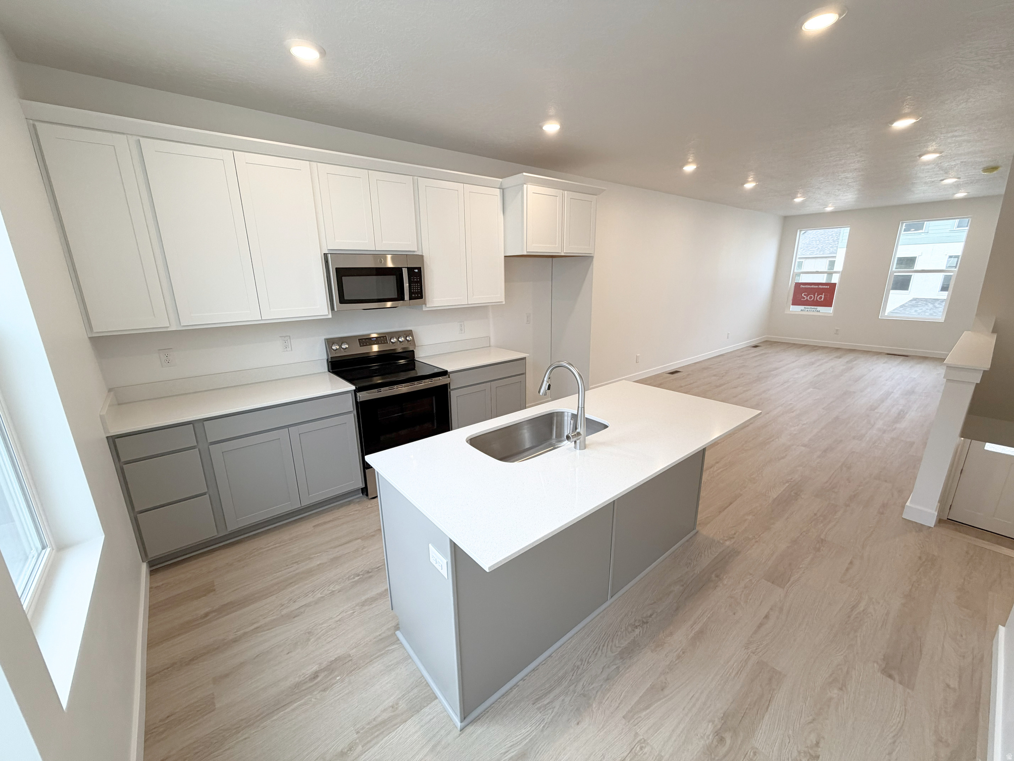 BEACON POINTE - Residential