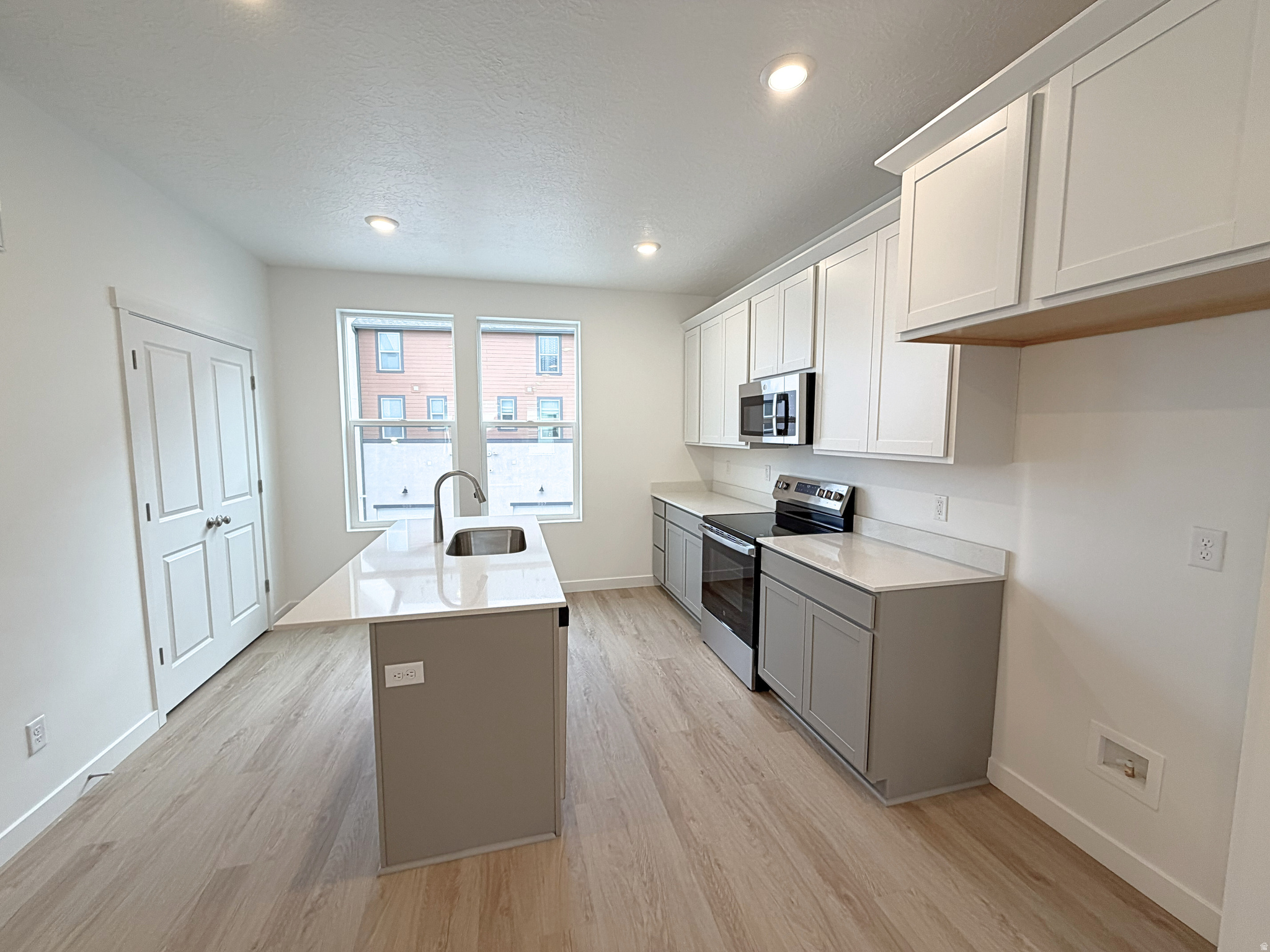 BEACON POINTE - Residential