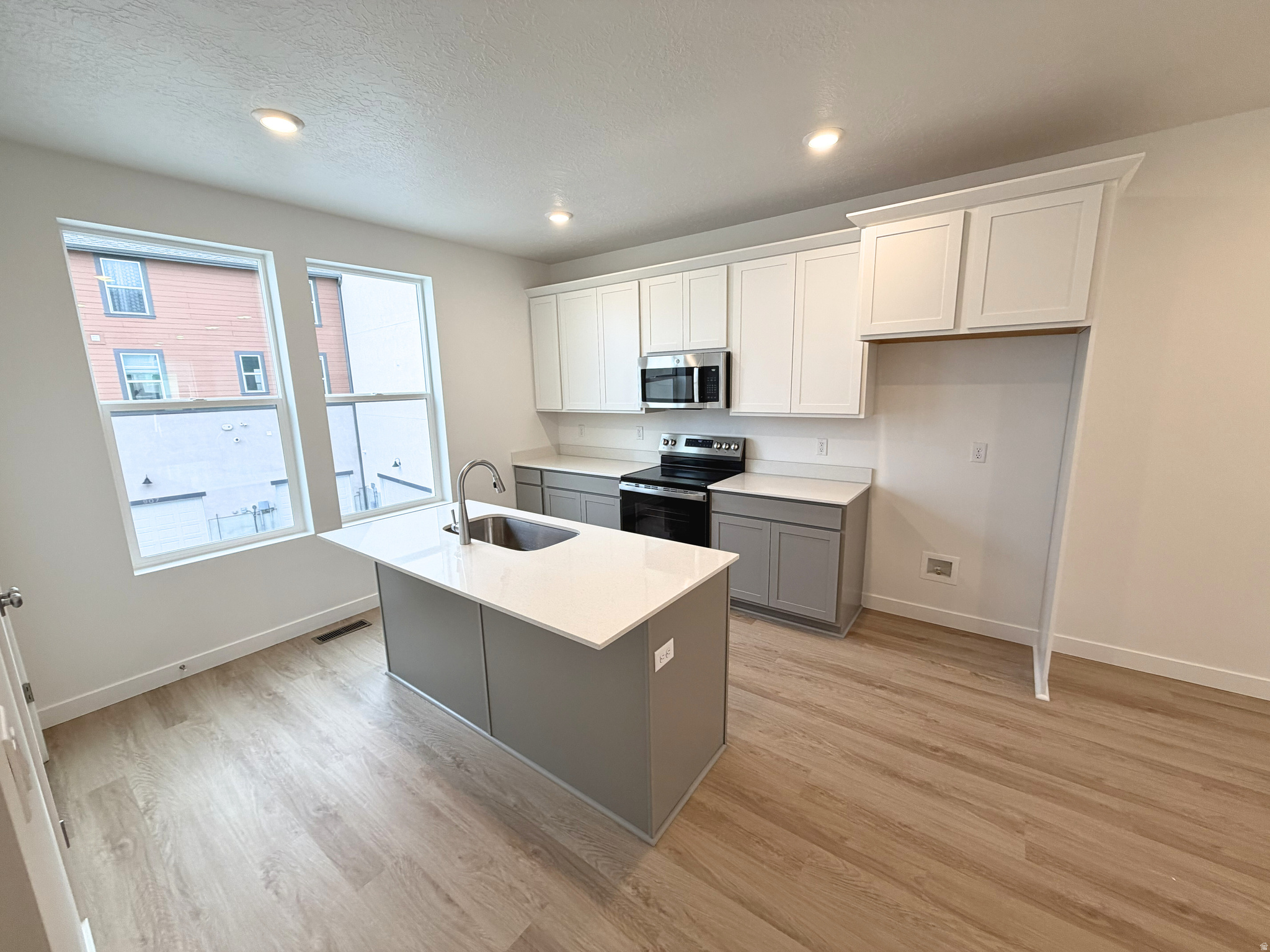 BEACON POINTE - Residential