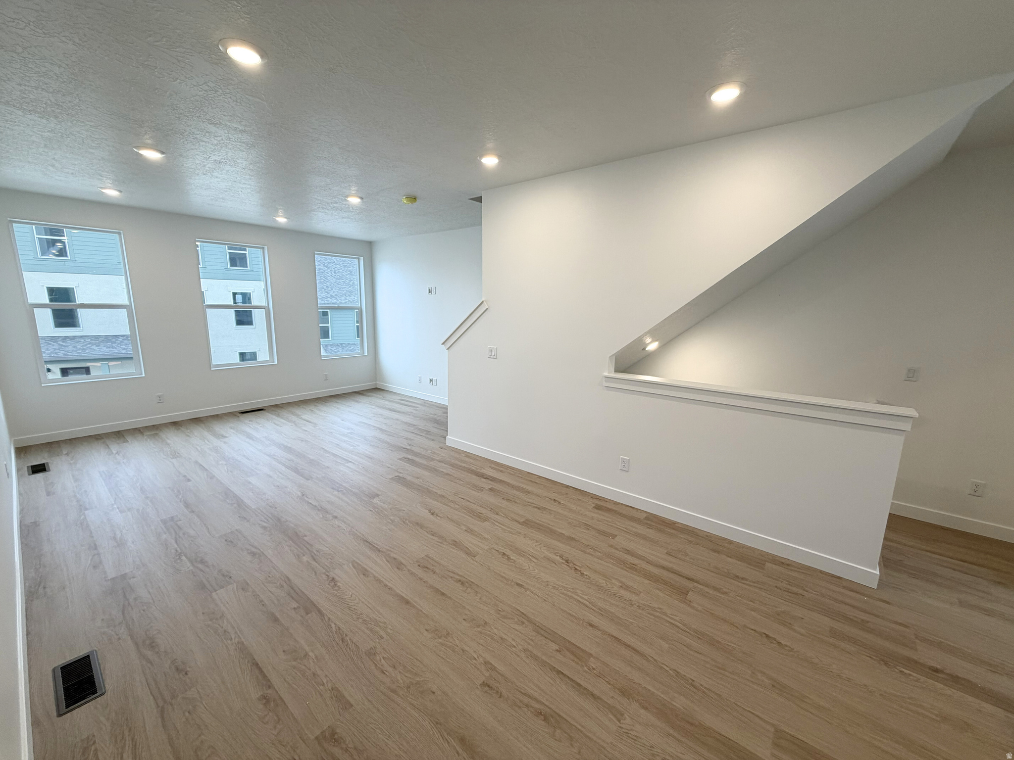 BEACON POINTE - Residential