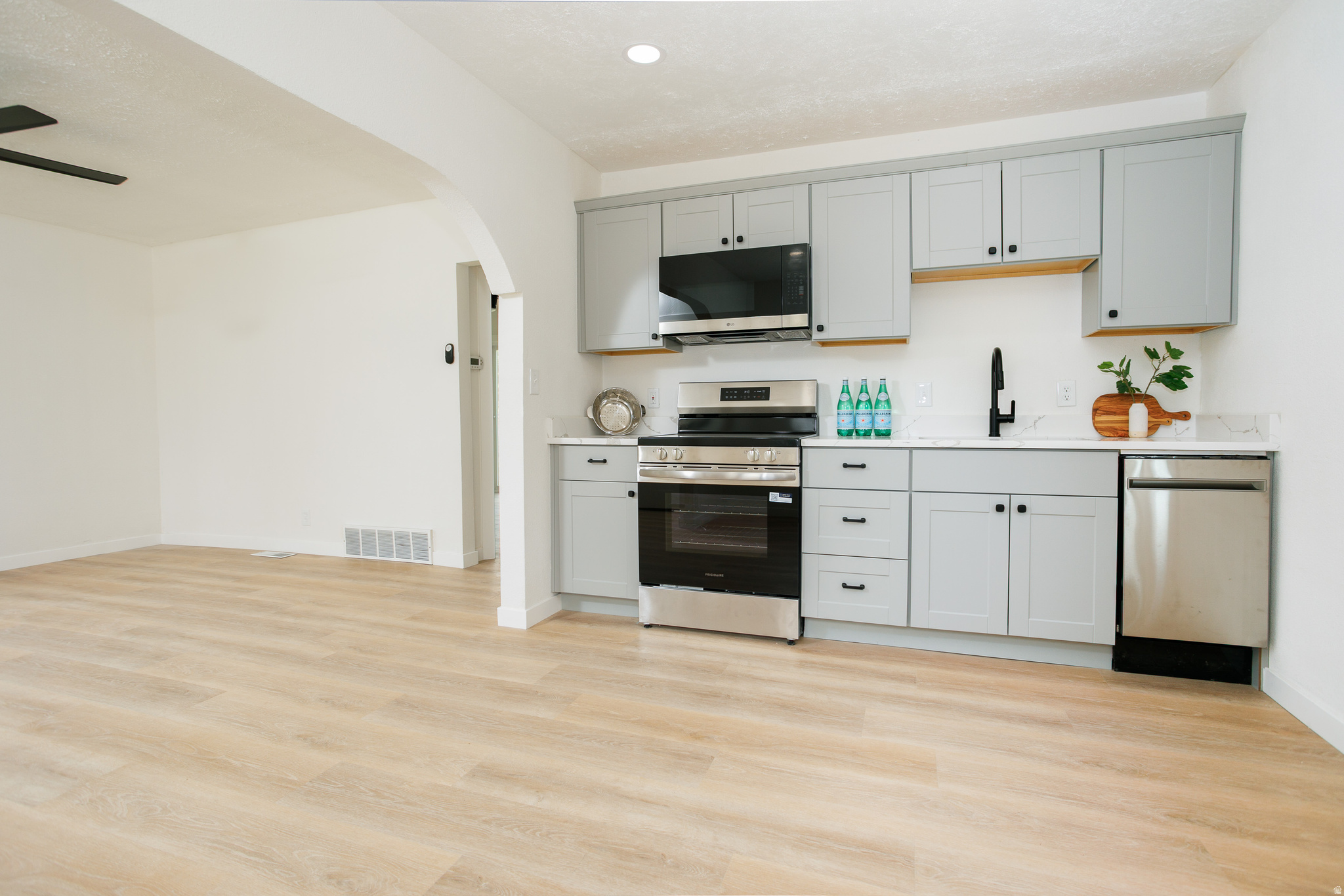 MADISON  SQUARE - Residential