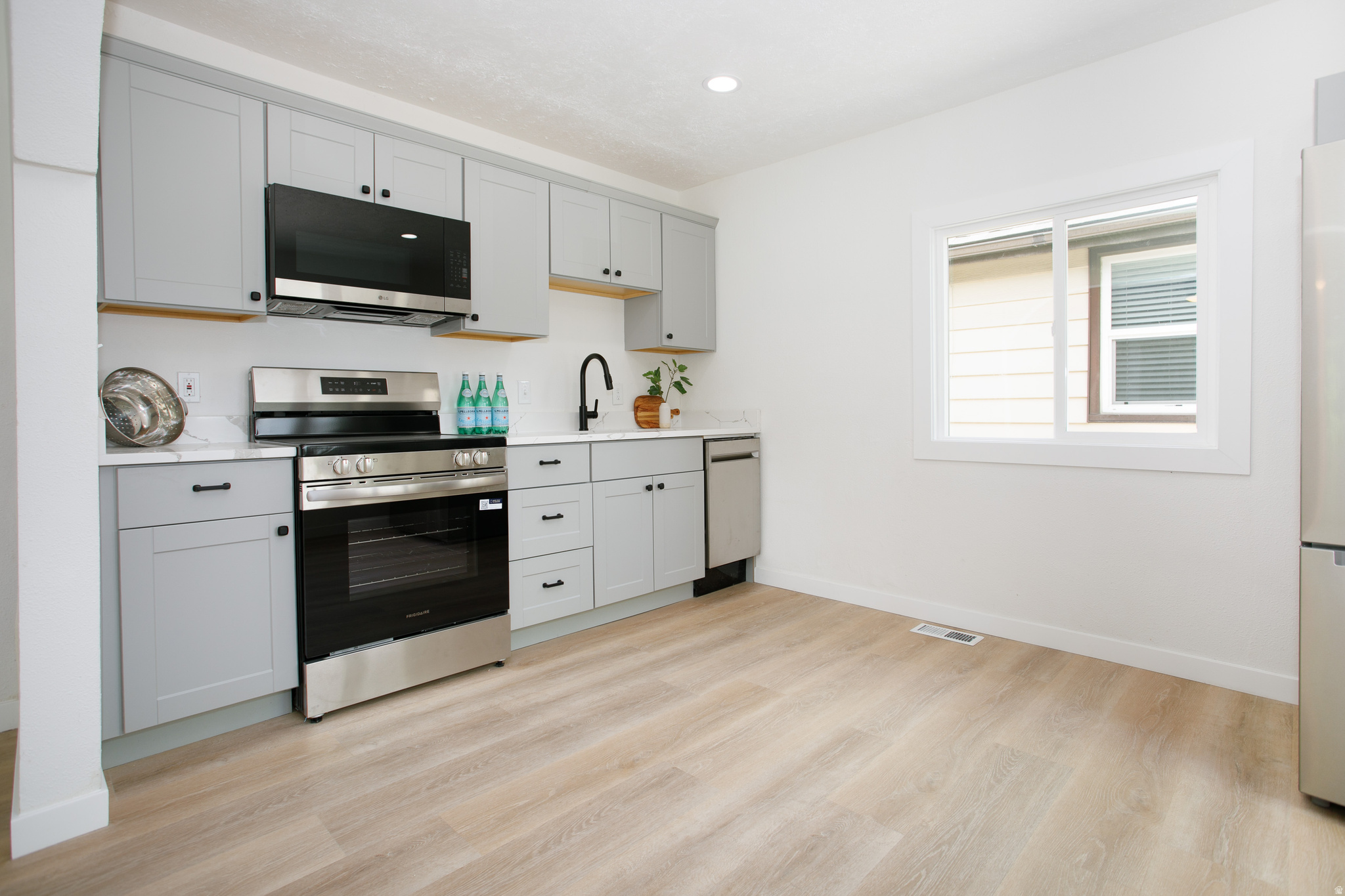 MADISON  SQUARE - Residential
