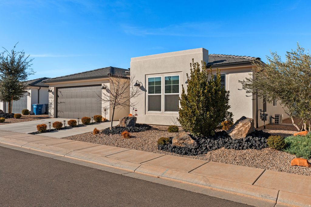 Photo of 1792 S ROY CT, Washington, UT 84780 (MLS # 2135911)