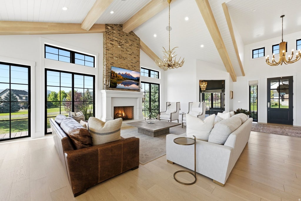 Photo of 573 W CASCADE MEADOWS LOOP, Midway, UT 84049 (MLS # 2183326)