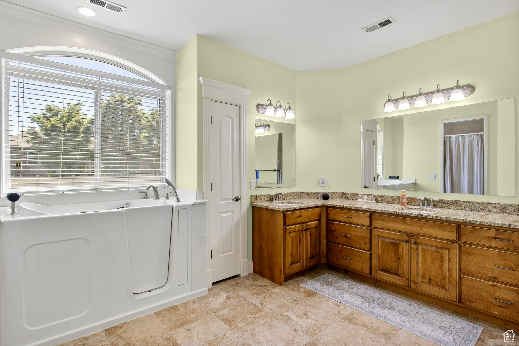 ELNORA ESTATES - Residential