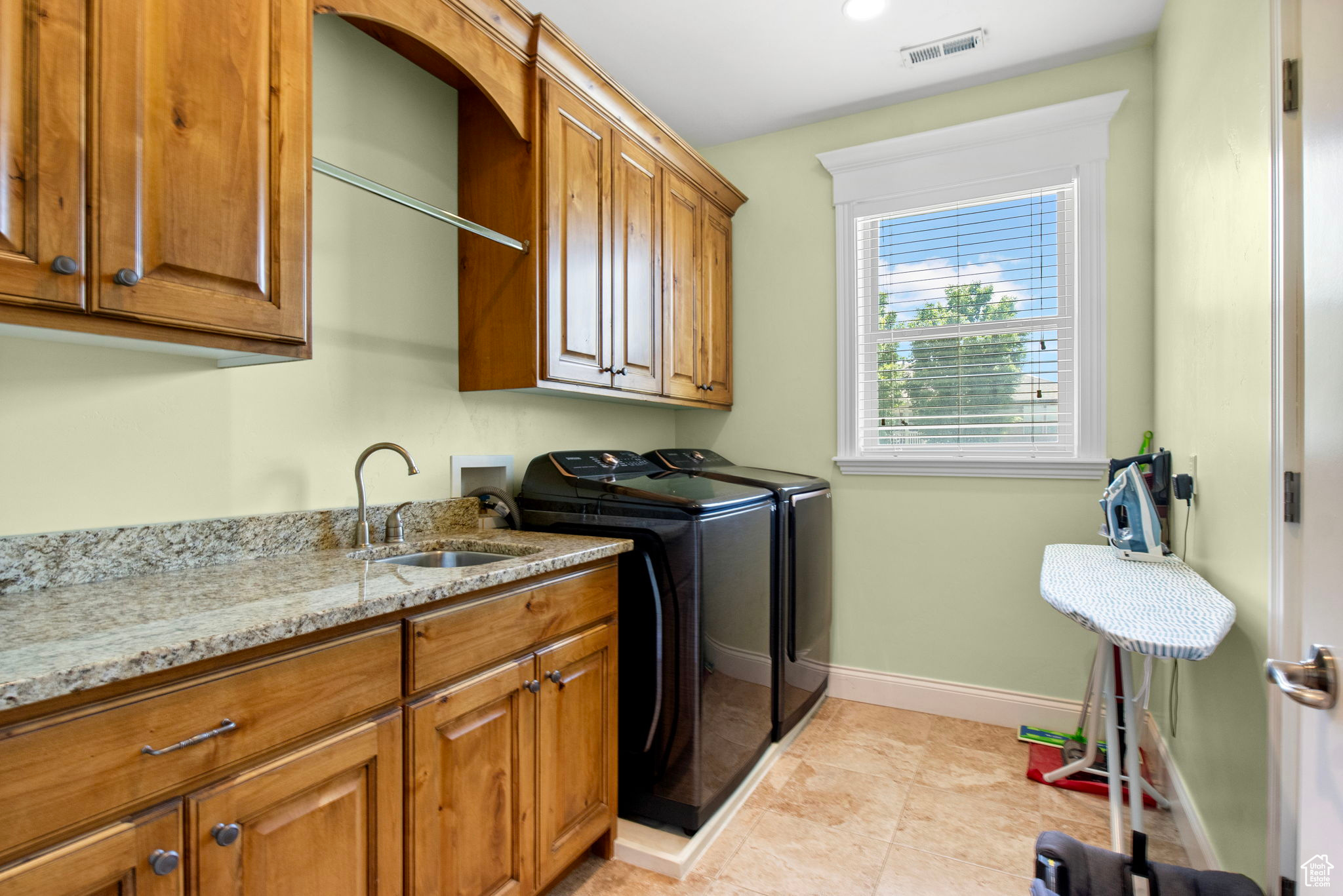 ELNORA ESTATES - Residential