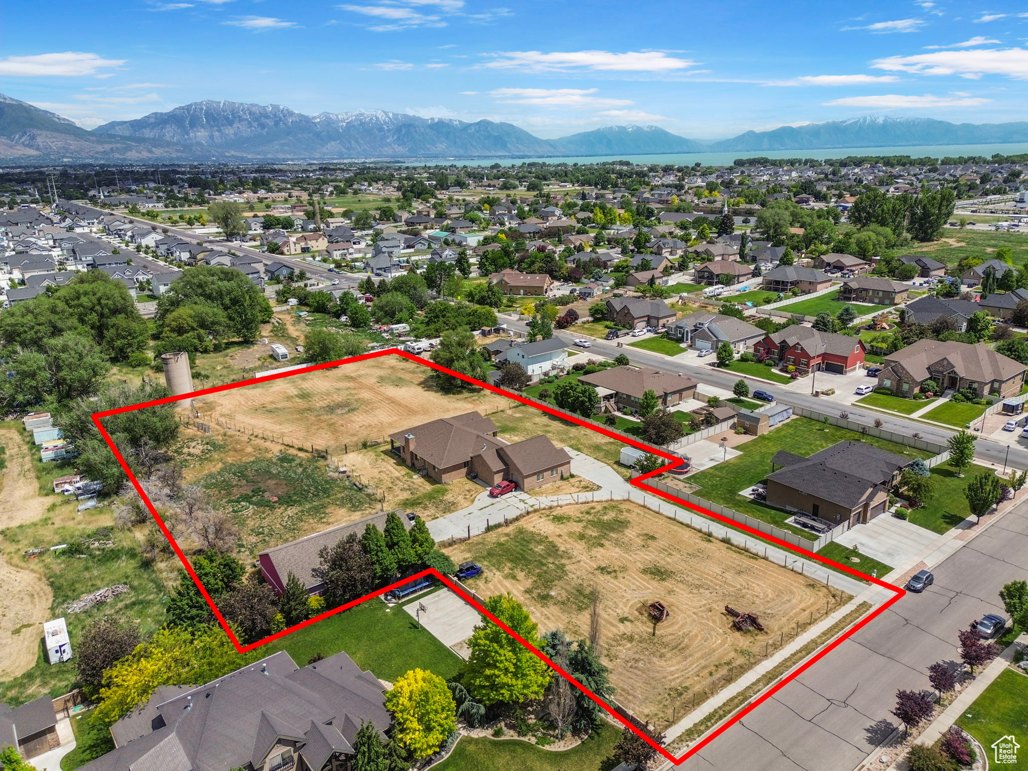 ELNORA ESTATES - Residential