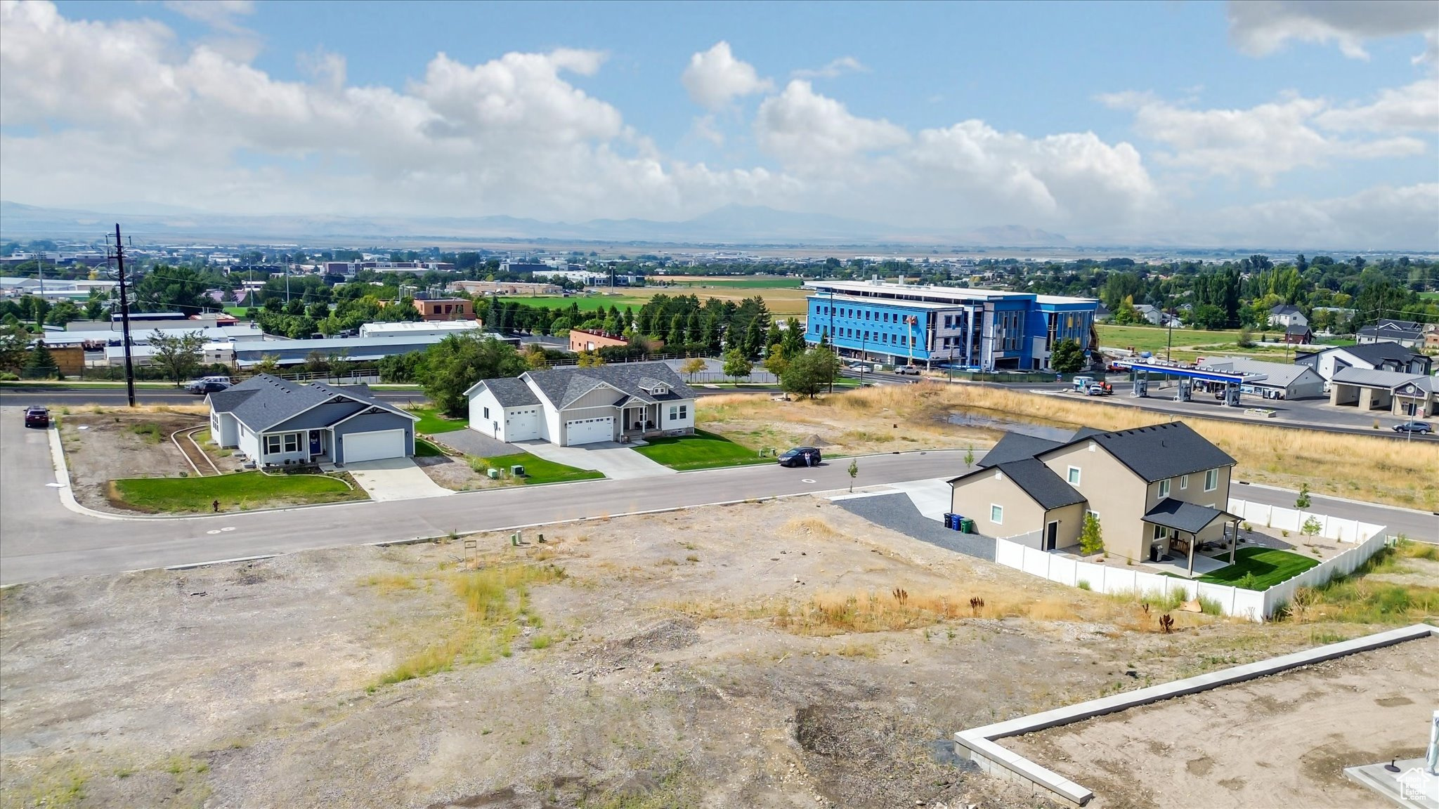 MOUNTAINSIDE ESTATES - Land