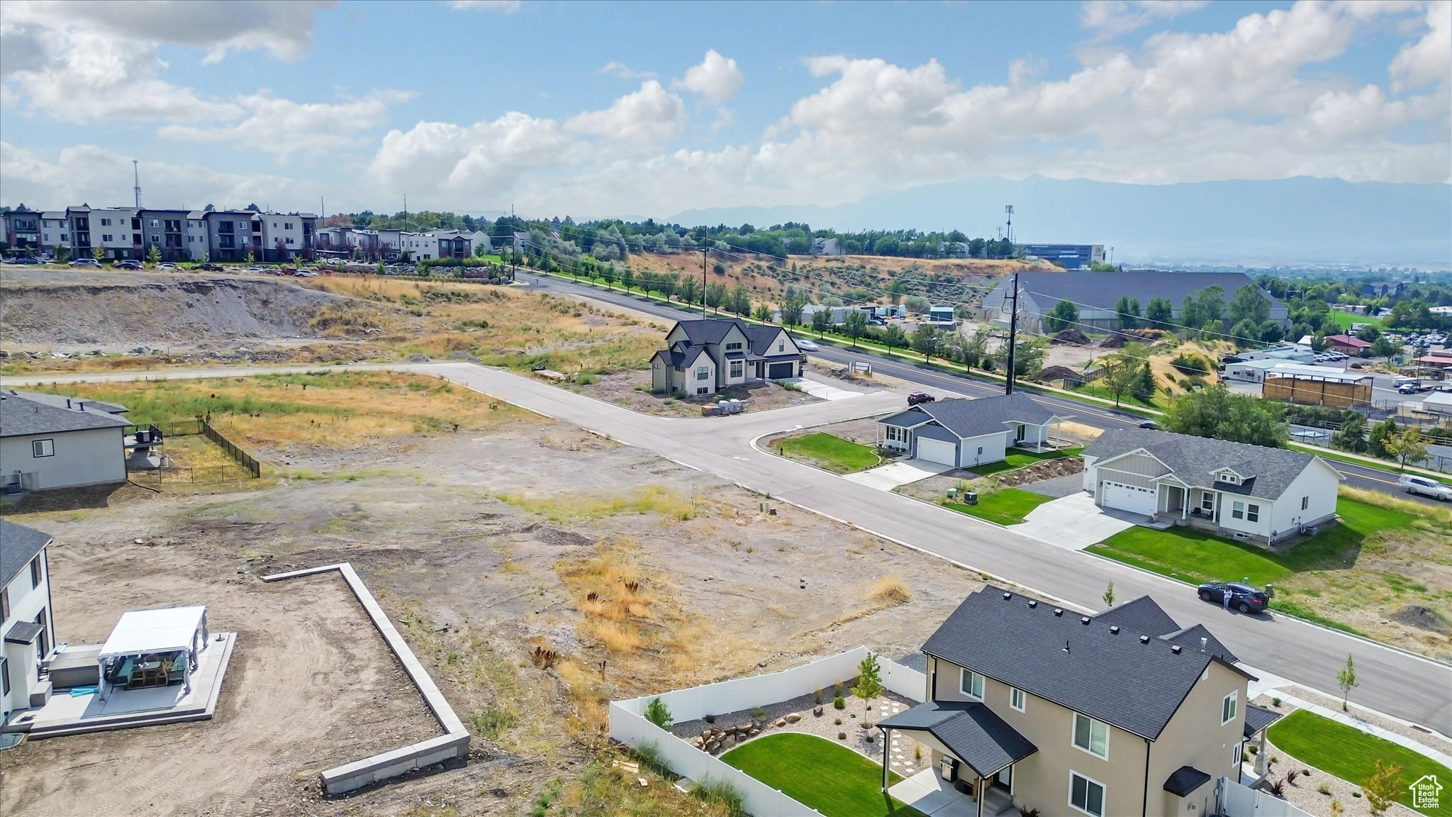 MOUNTAINSIDE ESTATES - Land