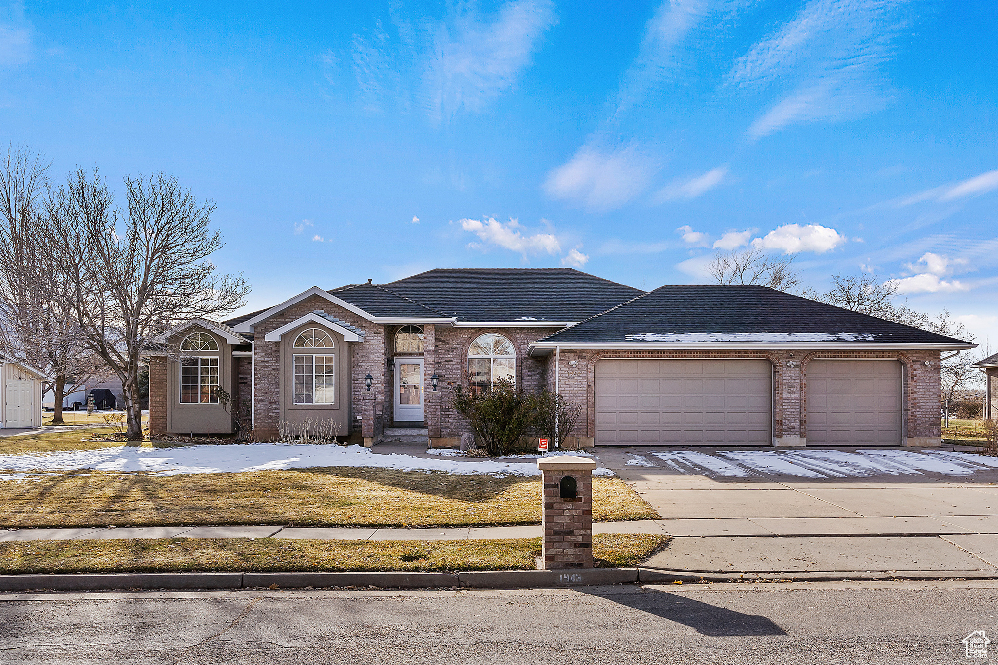 Don't miss out on this great home on a super lot. Views are awesome. Enclosed patio and amenities great for entertaining year around. Go see it today.