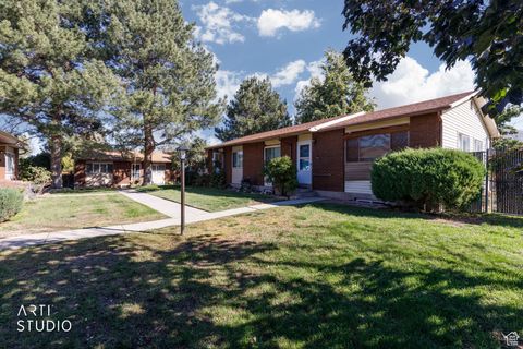Photo of 2192 E FORT BLVD #B, Cottonwood Heights, UT 84121 (MLS # 2117916)