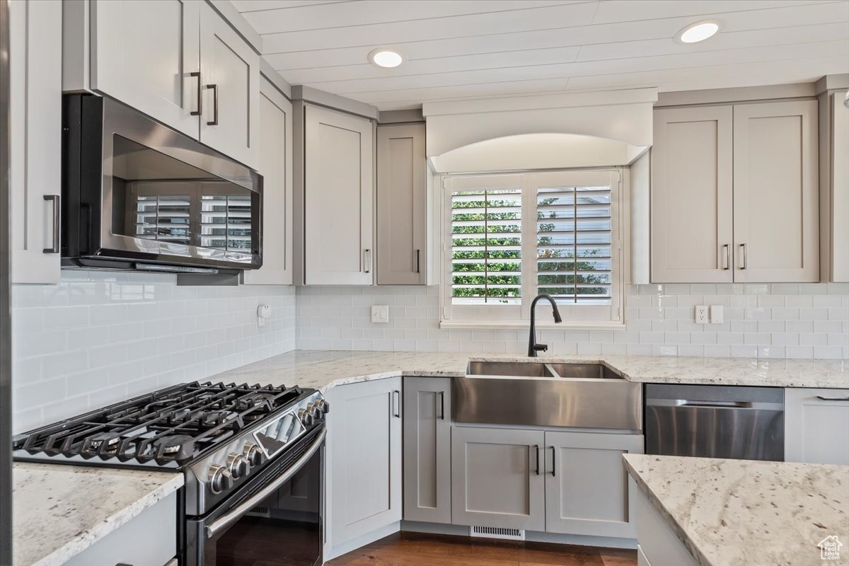 FOX POINT - Residential