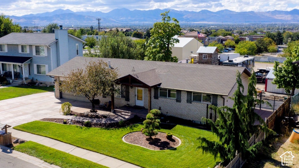 Photo of 10564 S WEEPING WILLOW DR, Sandy, UT 84092 (MLS # 2187736)